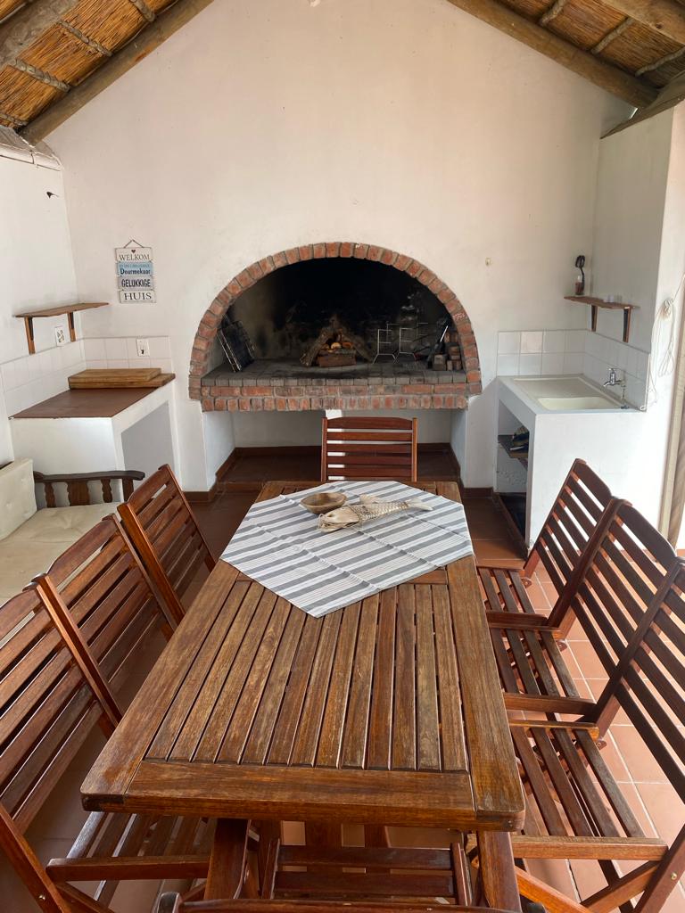 To Let 6 Bedroom Property for Rent in Stilbaai Wes Western Cape